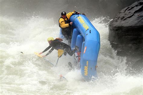  Raft: Sular Üzerinde Hayatta Kalmak İçin Bir Macera!